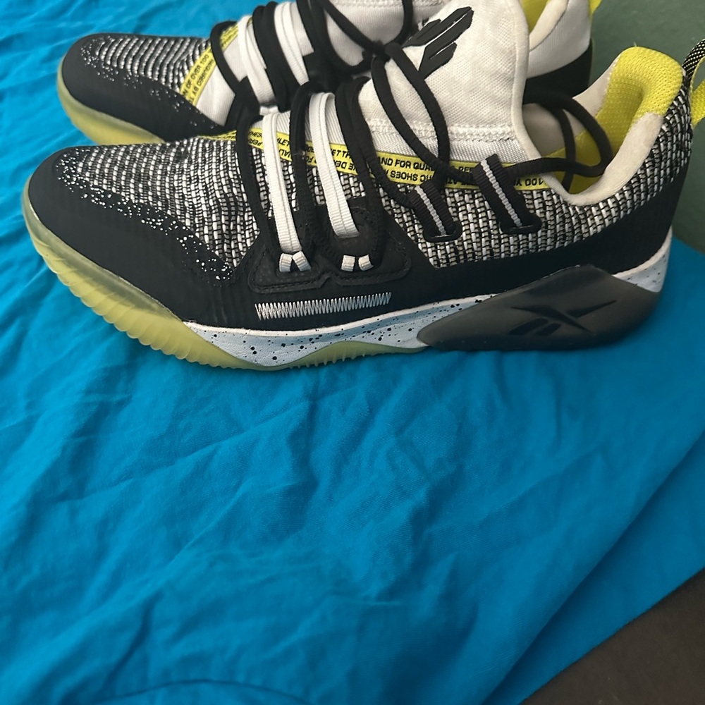 Reebok Black and Yellow Sneakers Modern Athletic Design